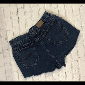 VINTAGE LEE HIGH WAISTED CUTOFFS